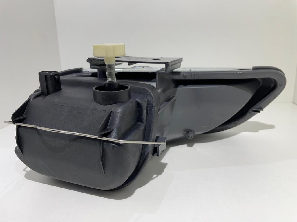 WhatsApp Image 2022-11-28 at 17.55.01 (2) Faro Peugeot 406 delantero derecho 550-2001R-UE