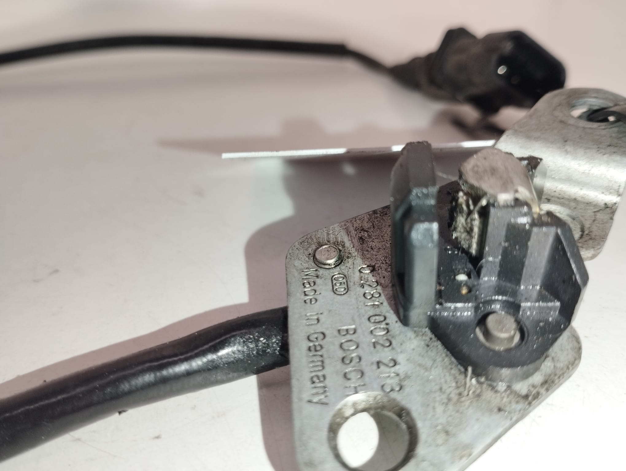 0281002213 (2) Sensor arbol levas 0281002213